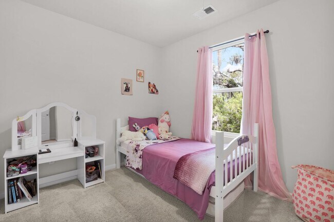 Building Photo - Bright and Airy 3-Bedroom Retreat with Deck and Corner Lot on Lady's Island!