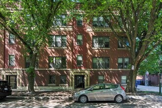 Building Photo - 1520 W Belle Plaine Ave