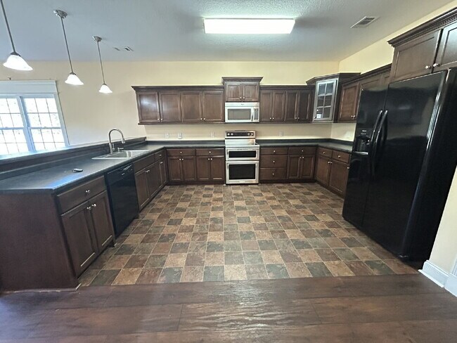 Building Photo - Home For Rent