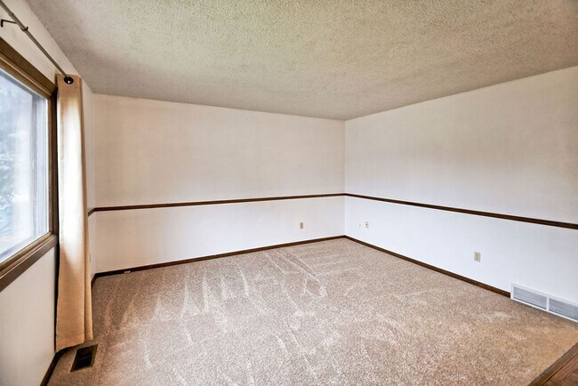 Building Photo - 4-Bedroom Home Near CSU | Fenced Yard & 2-Car Garage