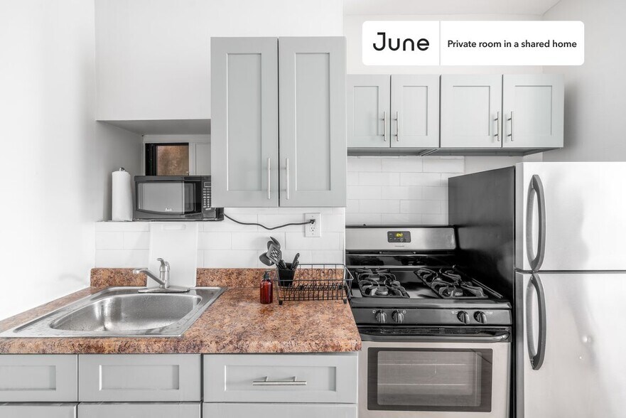 Building Photo - Room in Shared 2 bed/1 bath home