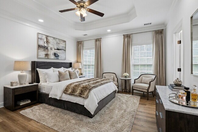 Building Photo - Large townhome in the Desirable Southbridge Community