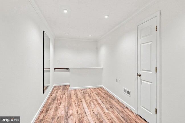 Building Photo - 51 Meadow Ln