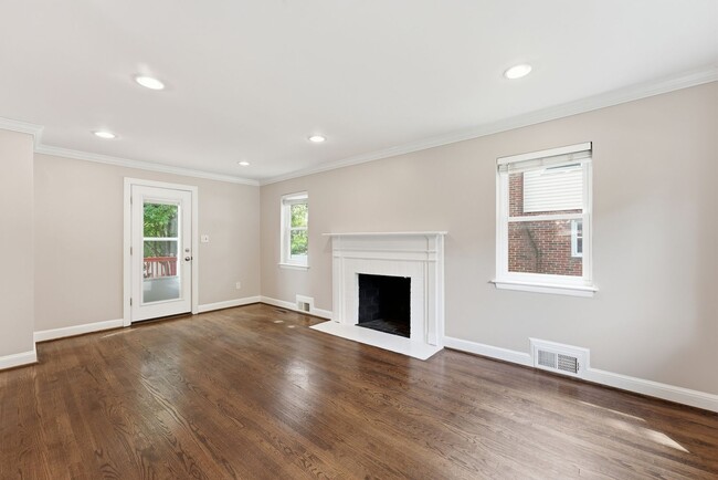 Building Photo - 2341 Belleview Ave