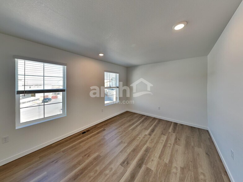 Building Photo - 26112 E Calhoun Pl