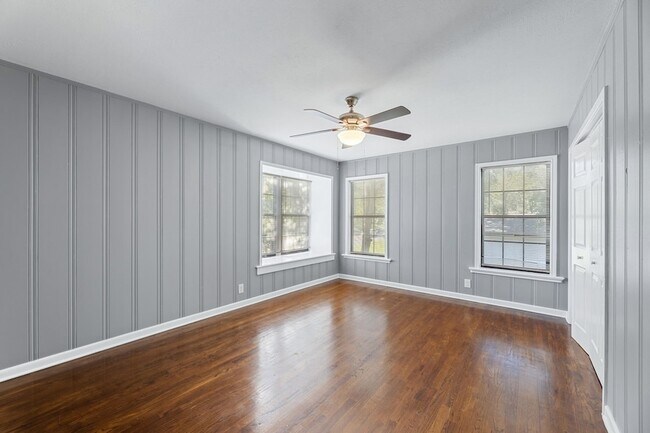 Building Photo - 2516 Halbert St