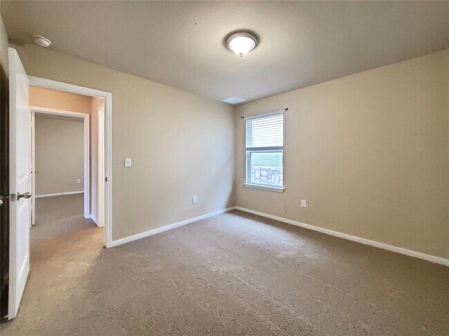 Building Photo - 6001 Roderick Dr