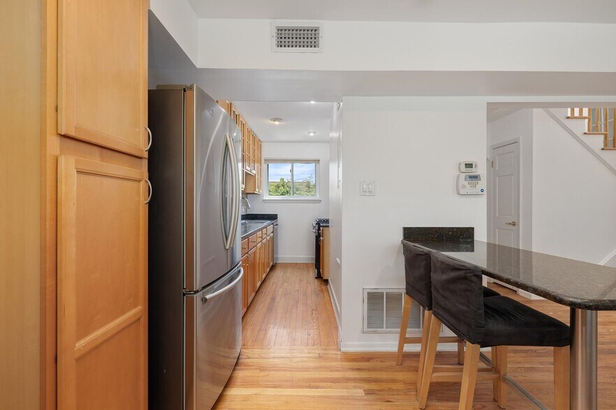 Building Photo - 743 10th St