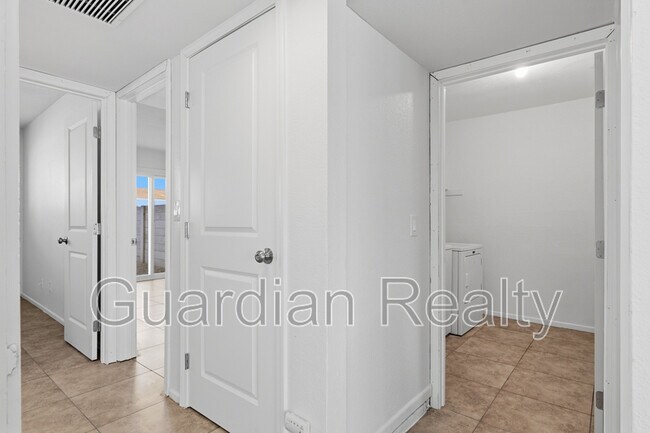 Building Photo - 801 N Major Ave