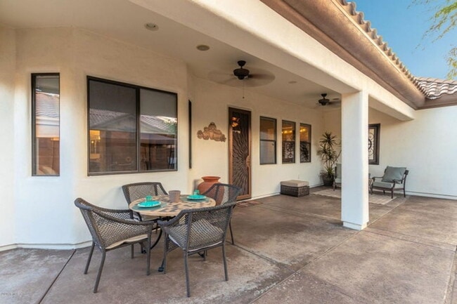 Building Photo - 908 Elm St