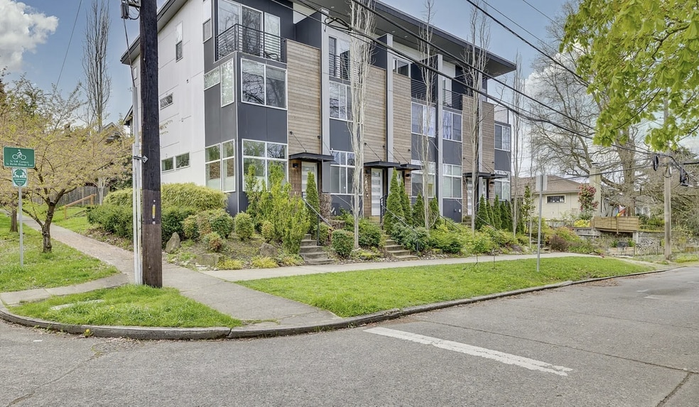 Primary Photo - 1155 NE 55th St