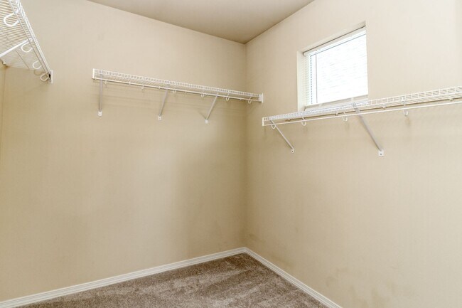 Building Photo - 1360 Sinclair Dr