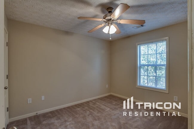 Building Photo - 1043 Wedgewood Ct NE