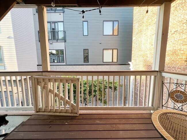 Building Photo - 126 Everett St