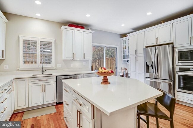 Building Photo - 1505 N Colonial Terrace