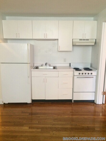 Building Photo - 17 Fairbanks St