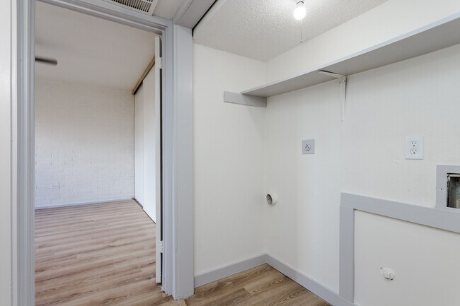 Building Photo - 2026 Via Ballena
