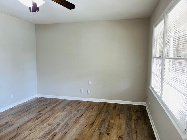 Building Photo - Wow! Beautiful brick 3 bedroom 2 bathroom home near Stone Mountain Village! Must See