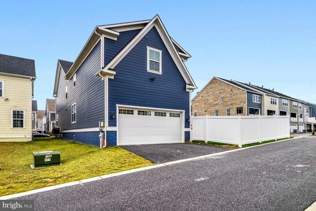 Building Photo - 6425 Greenleigh Ave