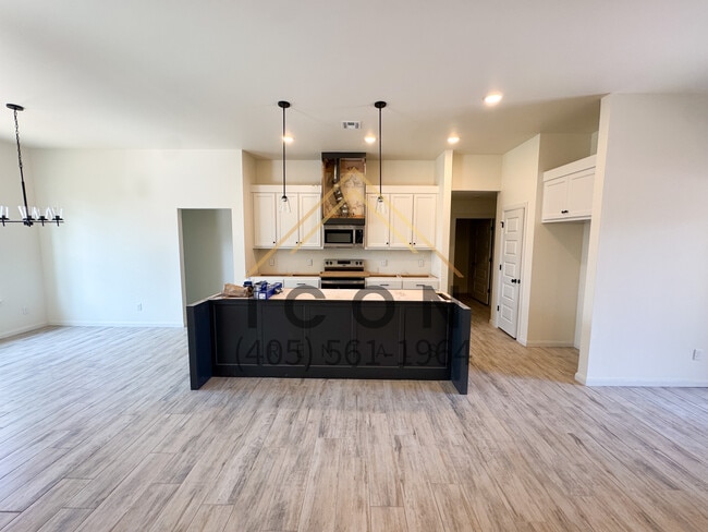 Building Photo - 8429 Stonewood Dr