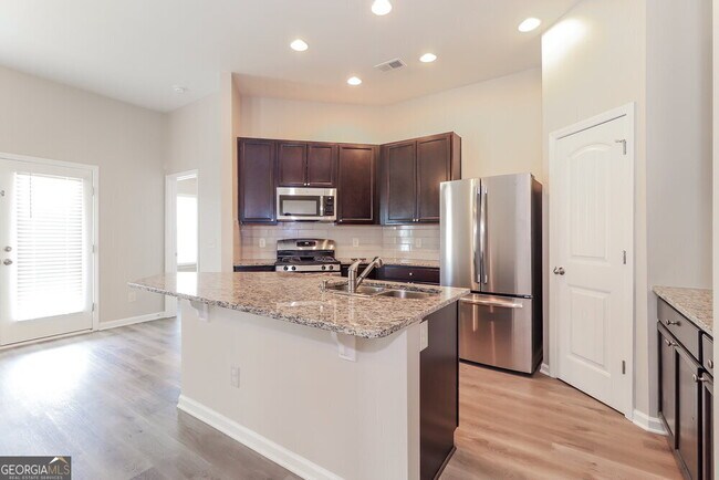 Building Photo - 42 Mercer Ln