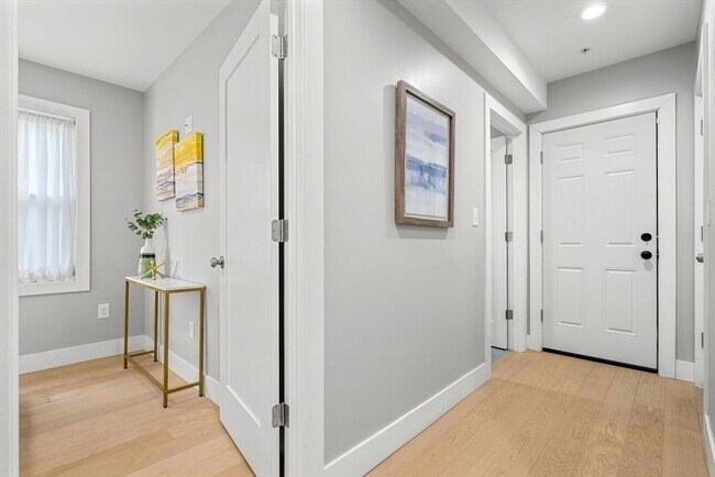 Building Photo - 679-683-683 Columbia Rd