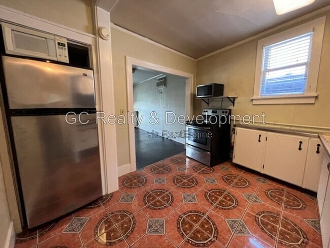 Building Photo - 534 Crescent Blvd