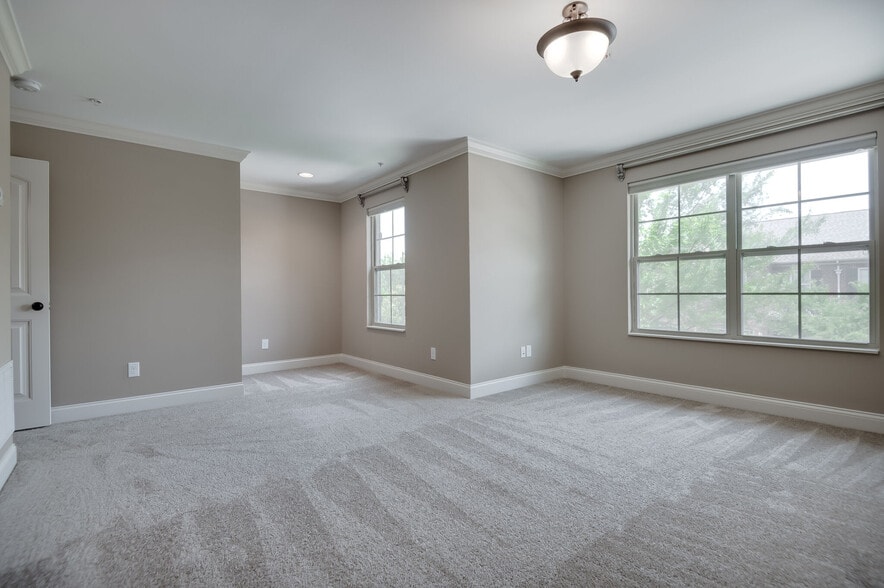 Building Photo - 104 Ambassador Private Cir