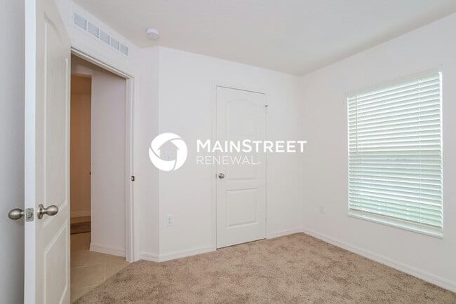 Building Photo - 5 Bedroom Pet-Friendly Home in Mascotte, FL with Main Street Renewal
