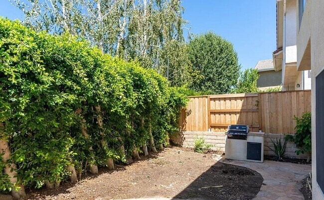 Building Photo - Oak Park 2 story cul-de-sac home