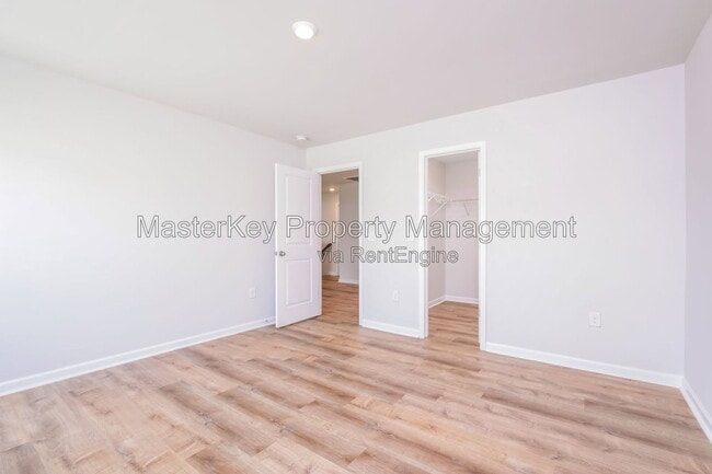 Building Photo - 633 Birchhead Dr