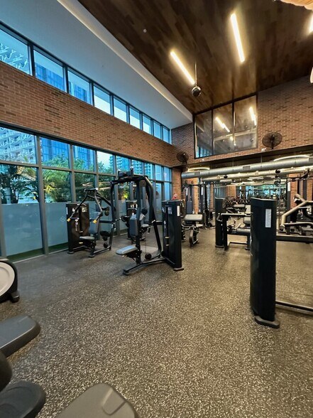 Building Photo - 47 NW 30th St