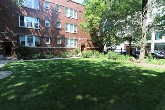 Building Photo - 4716 N Racine Ave