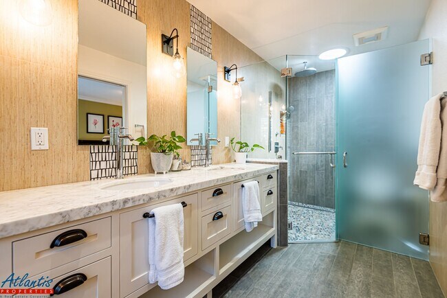 Building Photo - Stylish Home | Designer Materials | Award ...