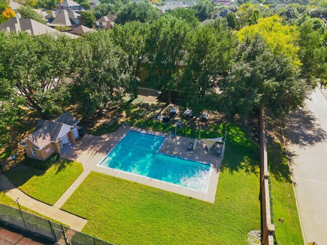 Building Photo - 2831 Rosewood Blvd