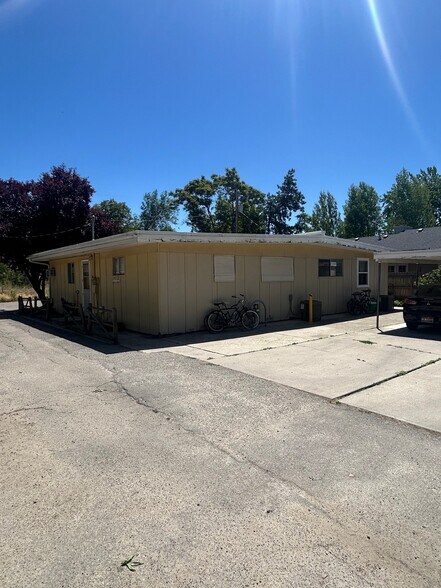 Building Photo - 1028 E McKinley St