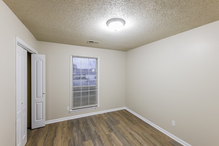 Building Photo - 100 Springview Ln