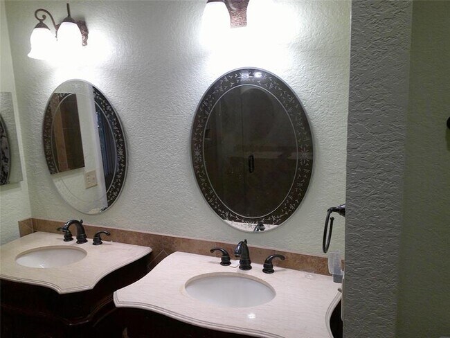 Building Photo - 4291 Coral Springs Dr