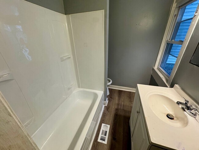 Building Photo - 1141 Brabec St