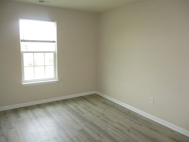 Building Photo - 812 Hayes Point Cir