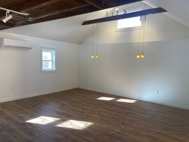 Building Photo - Beautiful 2 bedroom home in Chaffee Park with Huge Studio