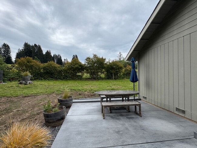 Building Photo - Two bedroom country charmer close to Occidental $2800.00