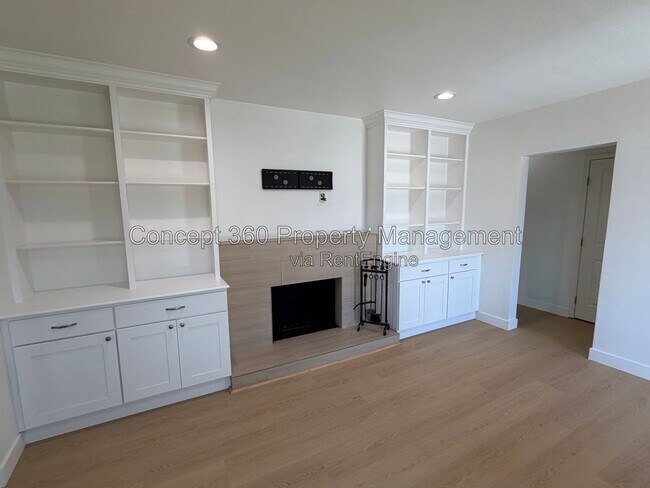 Building Photo - 1214 Cartagena St