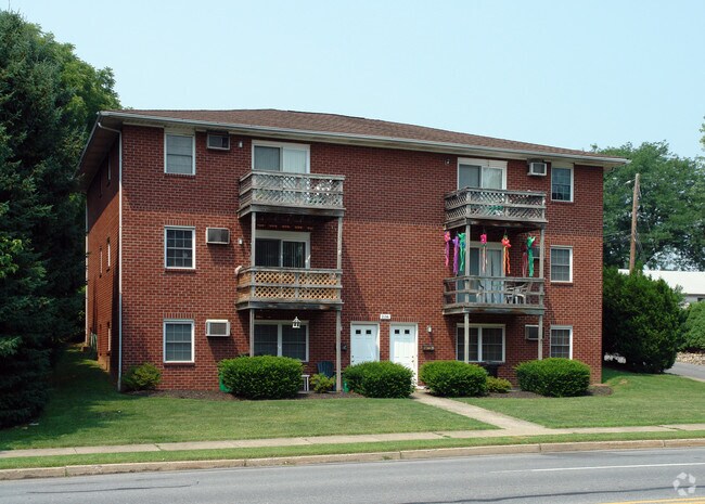 Primary Photo - Mack Apartments