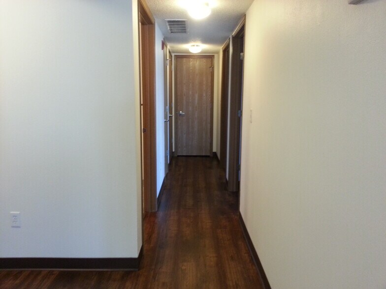 Building Photo - 943 S Gilbert St