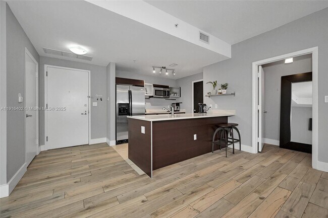 Building Photo - 1900 N Bayshore Dr