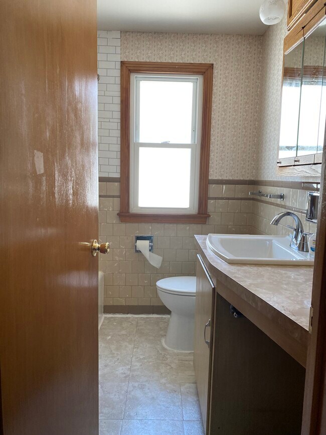 Building Photo - 406 Callodine Ave