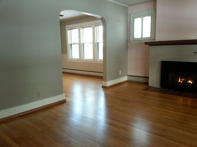 Building Photo - 514 W Breckenridge St