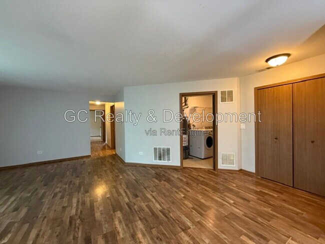 Building Photo - 2856 Heatherwood Dr