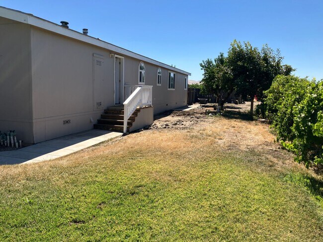 Building Photo - 33921 Bird Rd